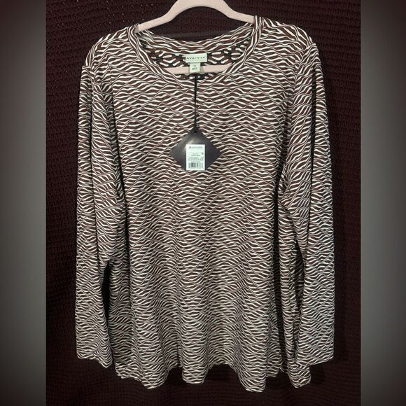 Ava & Viv Blouse. Long sleeved top. Plus Size. - Picture 2 of 6